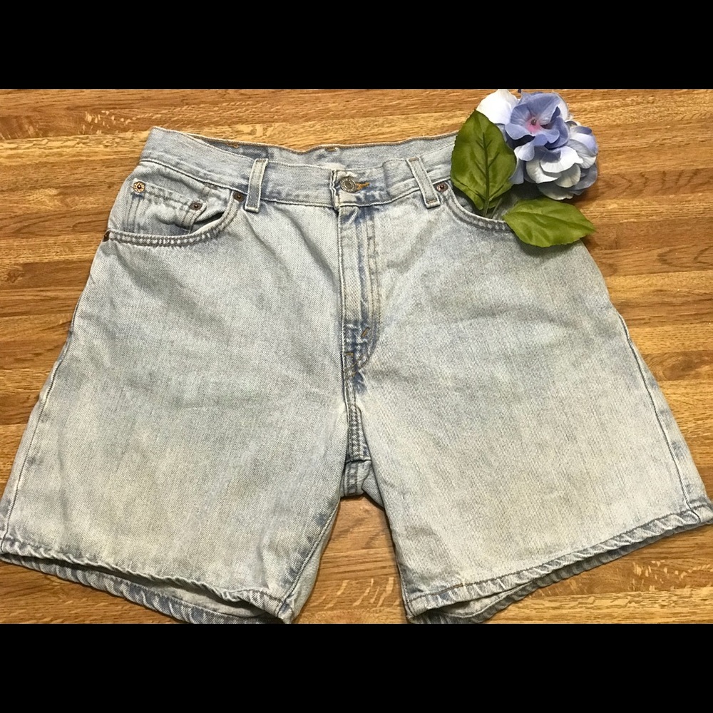 🔥MOM Jean Shorts🔥 LEVI’S